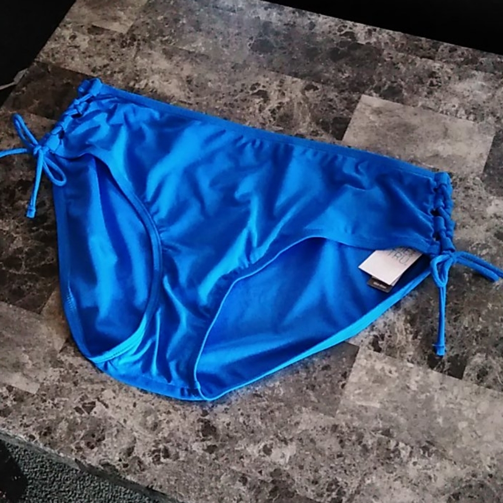 Women's mid-rise bikini bottoms